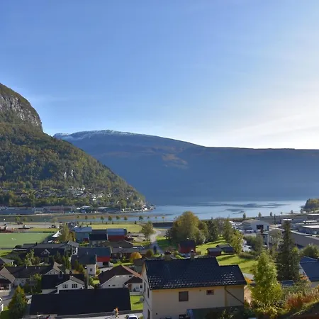House - & 4* Stryn