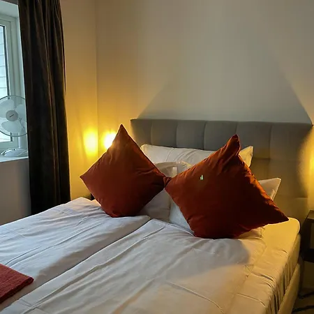 Отель House Стрюн