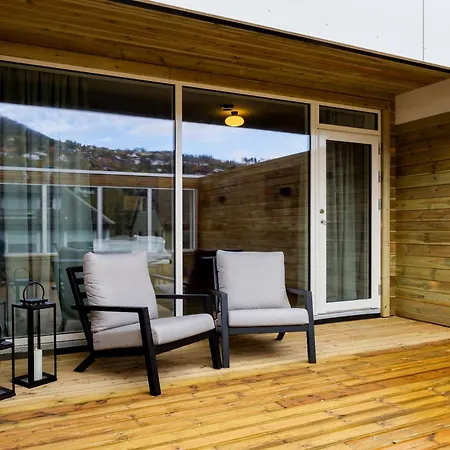 House - New Management Hotell